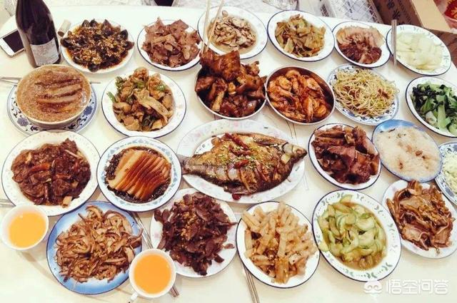 哈尔滨人过年吃什么，黑龙江人过年吃饺子蘸酱油还是醋，还是其他什么调料