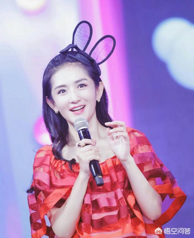 谢娜模仿偶像来了:谢娜的模仿秀是才艺爆发还是秀下限？