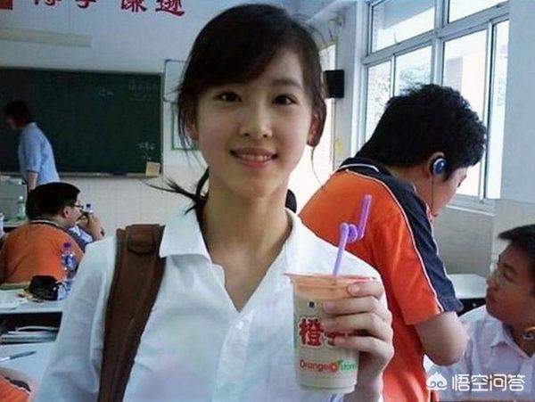 京东章泽天:奶茶妹妹章泽天代言京东联名服饰，为何老板娘亲自上阵代言？