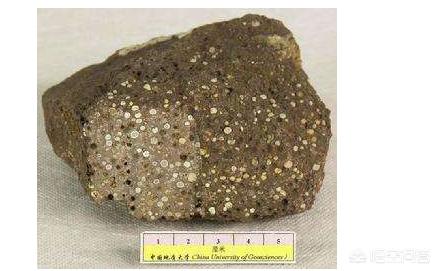 头条问答 - 地质学中,气孔构造,杏仁构造与枕状构造,块状构造是同一个