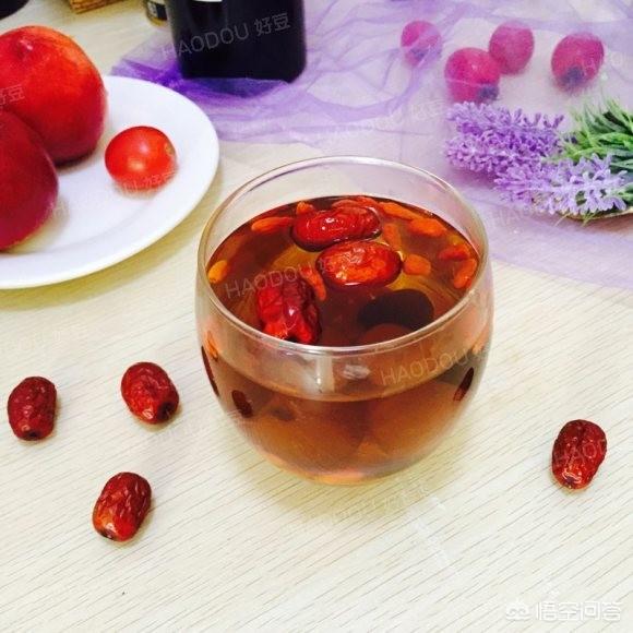 黑枸杞和红枣可以一起泡水喝吗，枸杞和红枣泡着能不能吃？