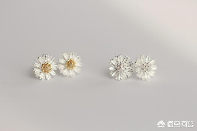 年轻少女不适合戴翡翠项链,翡翠戒指和翡翠项链配什么样的衣服好看？