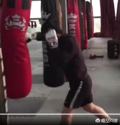 大山倍达:为什么在用拳击打沙袋时会感觉打不出力量？