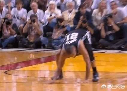 凯莉 埃尔兰 乔丹:NBA赛场上最让你动容的一张照片是什么？
