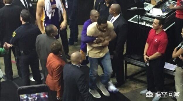 凯莉 埃尔兰 乔丹:NBA赛场上最让你动容的一张照片是什么？