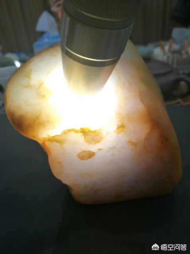 翡翠原石用水浸泡好不好,水泡法是否能准确地鉴定A货翡翠？