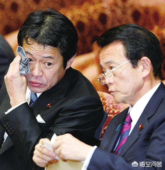 小泉纯一郎:小泉是不是日本的前一任首相？
