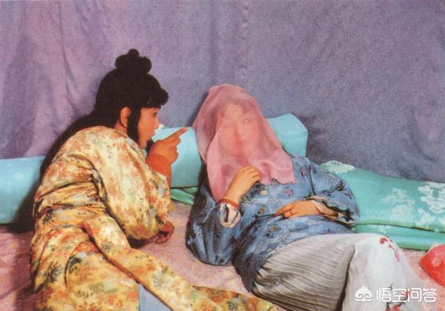虹彩吸蜜鹦鹉的简介:《红楼梦》里的女人都是用什么化妆的？