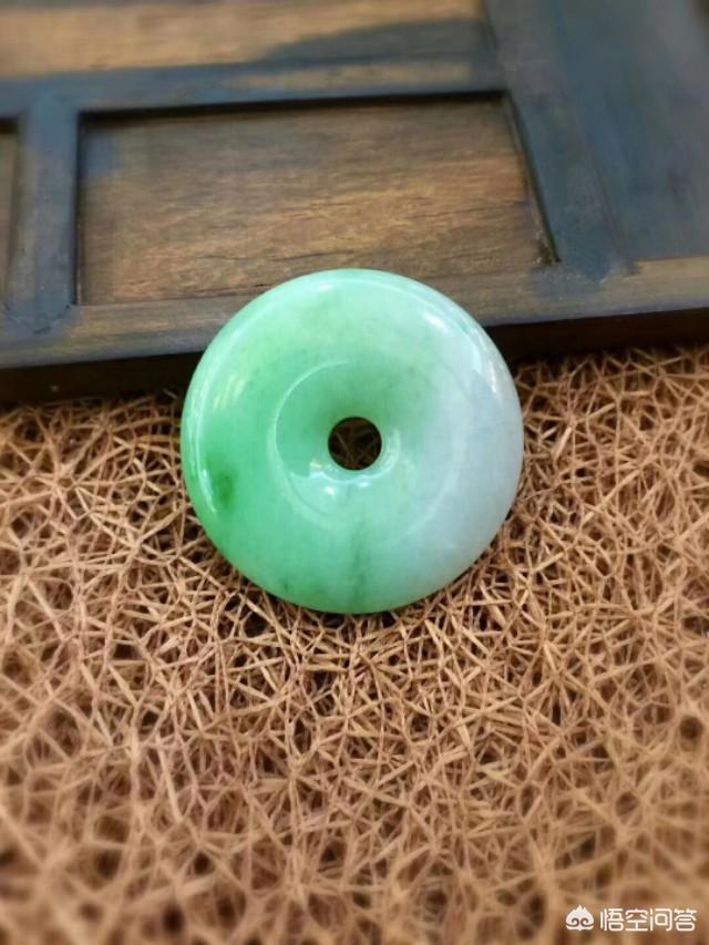 翡翠脏了怎么清洗,翡翠玉石佩戴了一段时间用清洗吗？