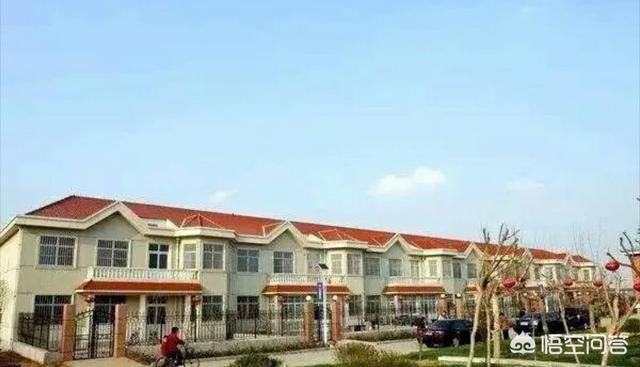 农村建房东高西低图片,农村盖房子为什么必须要争个我高你低？