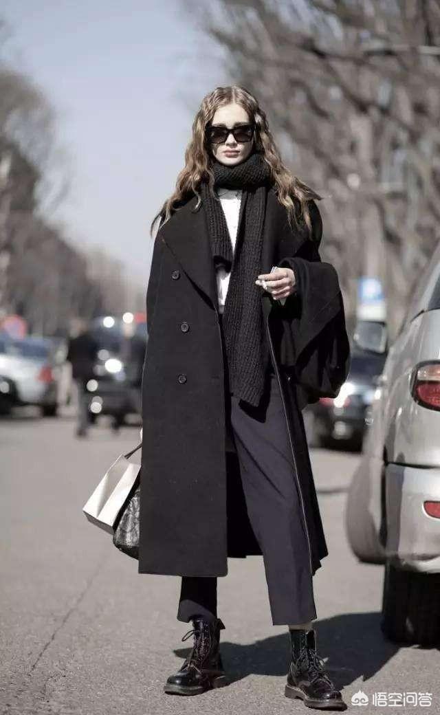 头条问答 只穿黑白灰衣服的女生是怎样的性格 有没有具体点的分析 2个回答