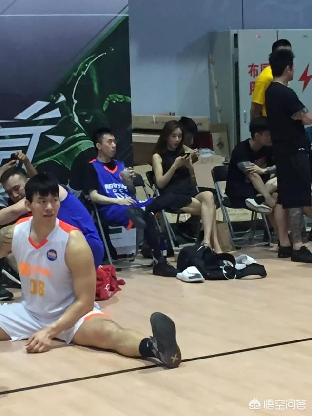 曾沛慈的男朋友是谁:美娜男朋友是秦奋，他真的是豪气冲天的富二代吗？