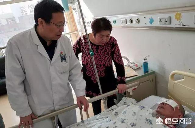 黑色大礼花:抚顺男子大集上买回礼花，燃放时双手被炸飞！你怎么看？