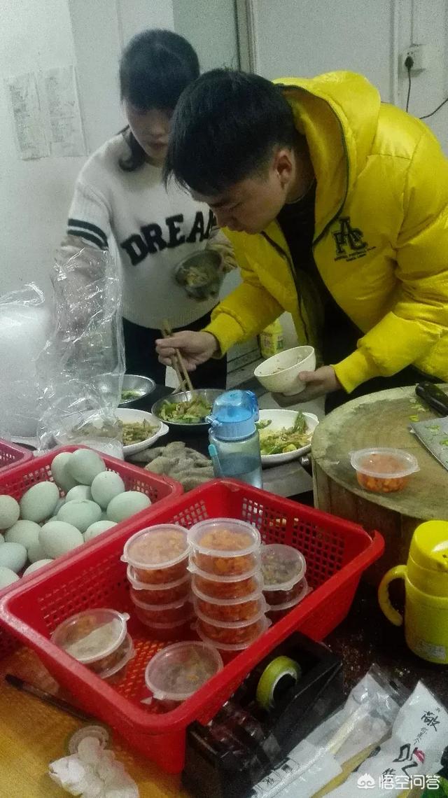 餐饮业创业计划书，想开一家餐饮店，打算投资20万，需要注意什么