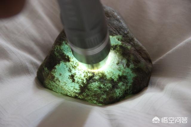 冰种石英石原石图片,冰种翡翠原石是什么样的呢？