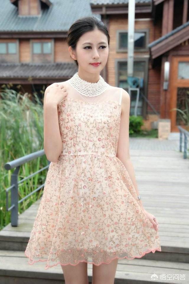 四十岁女性春季如何穿搭更优雅？