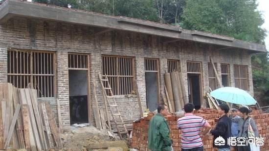 农村建房东高西低图片,农村盖房子为什么必须要争个我高你低？