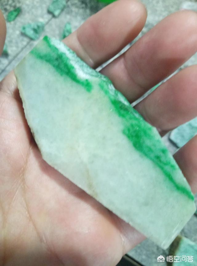 怎样鉴别普通石头和玉石原石,如何用肉眼区别普通石头和玉石原石？