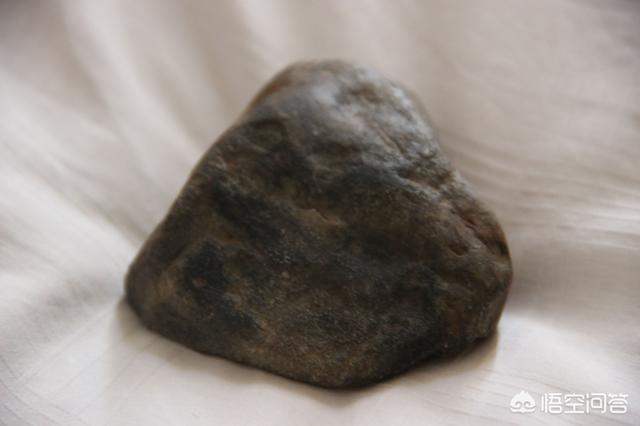 冰种石英石原石图片,冰种翡翠原石是什么样的呢？