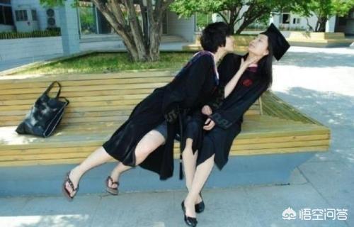 喜欢你的女生,通常会在你面前做哪些事情？