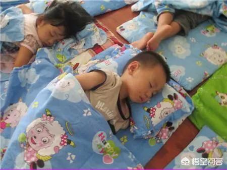 幼儿园老师反复找家长,说孩子午休时间不睡觉,家长该怎么办？