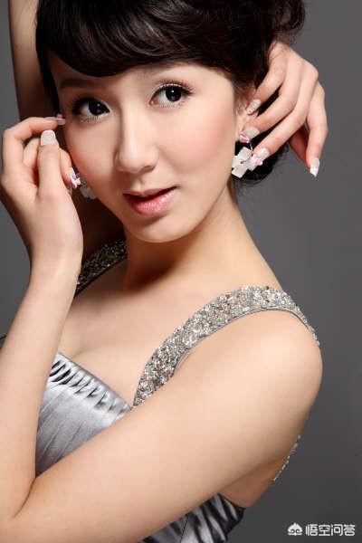 娄艺潇的胸:你认为娄艺潇和柳岩的脸变成这样美吗