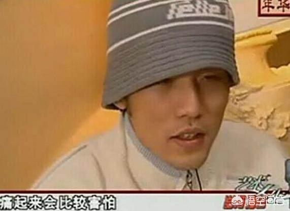 周杰伦病情:周杰伦走路姿势和张嘉译为什么很像？