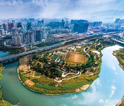 淡水镇是惠阳区的中心镇,惠阳大部分的机关单位都在那里.
