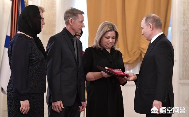 普京向齐尼切夫追授俄罗斯最高荣誉，俄罗斯总统普京为什么称他为大帝