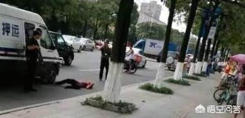 男子追运钞车被击毙,家属竟获赔180万,运钞员三年有期徒刑,你怎么看？