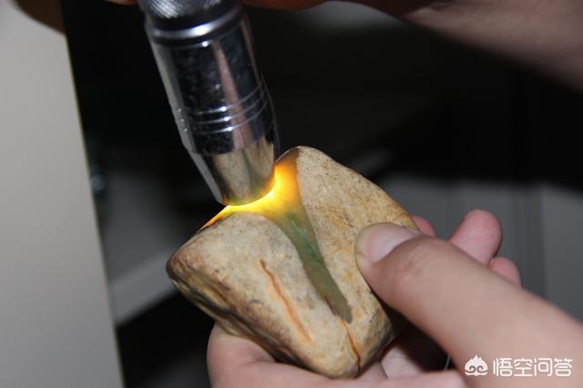 翡翠大马坎的料的特点,大马坎翡翠原石赌石有什么特征？