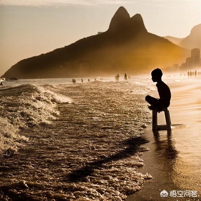 她的睫毛弯的嘴角:分手多年还是放不下，是什么原因？