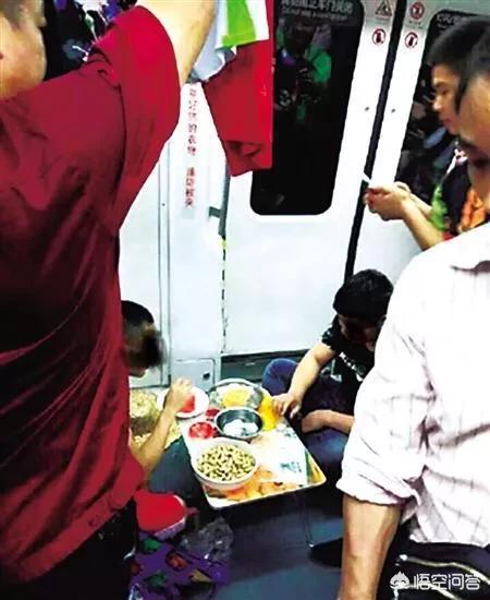 泡面姐:如何看待高铁泡面姐的高铁路怒症？