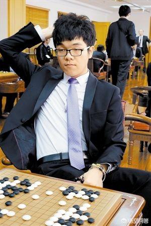 柯洁痛失世界第一:柯洁到底是怎么了，关键决赛一输再输，世界第一都失去了？