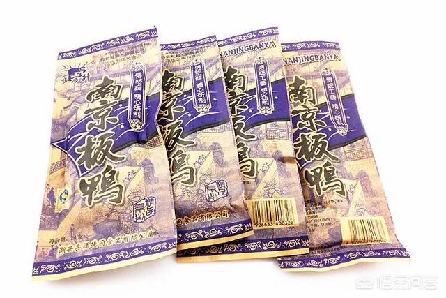 干脆面君gif动态图:“小浣熊”干脆面重出江湖，还记得童年的味道吗？