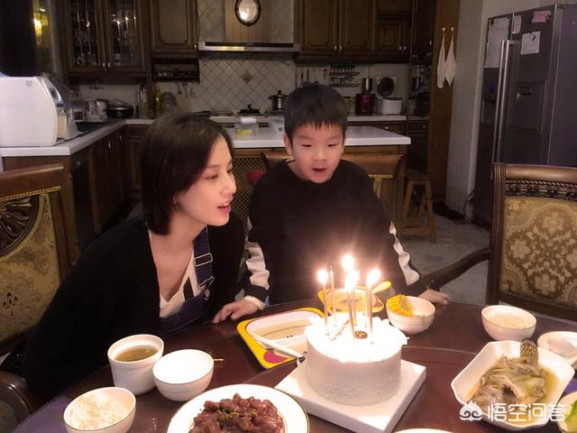 黄圣依和扬子:怎么看待杨子和黄圣依为两儿子庆生，三代同堂幸福满满