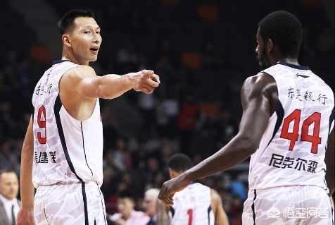 篮球即时比分:新疆主场大比分落后广东，出了什么问题