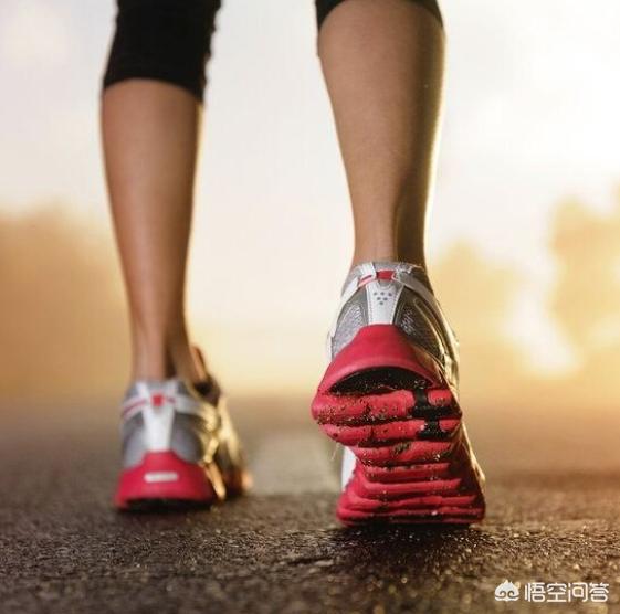 短跑怎么跑法更快,怎么才能在短跑中跑得快？
