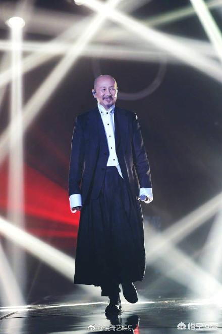 刘信达是什么人:作家刘信达骂腾格尔穿裙子恬不知耻，你怎么看？