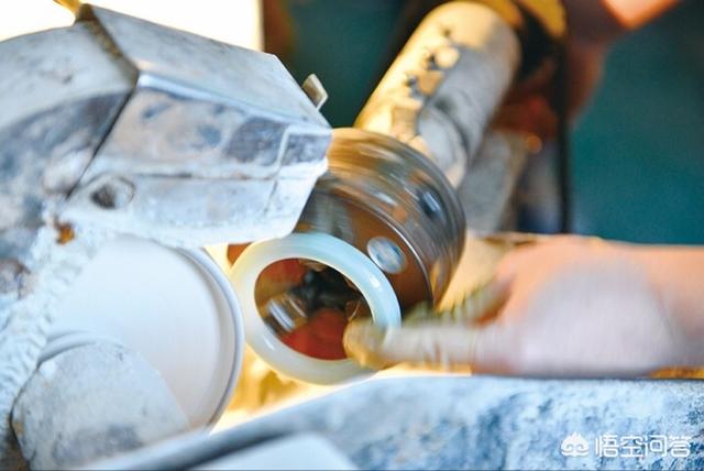 三个黄金手镯素圈加工视频,一个黄金手镯制作需要多久？