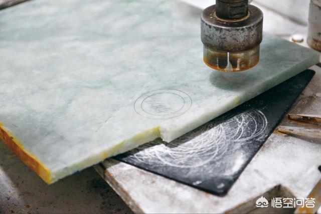 廉价玉镯里面的棉絮图片,一件精美的翡翠手镯是怎样加工出来的？