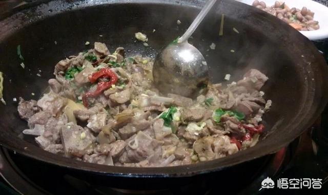 新疆羊肉都是怎么处理和烹饪的，维吾尔族的羊肉有什么做法
