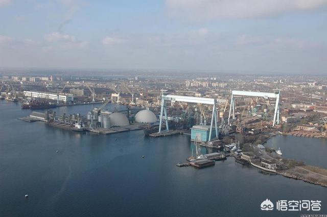 时代的几艘航母——"莫斯科"号,"列宁格勒"号,"基辅"号,"明斯克"号,"