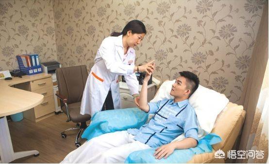 瘫痪是什么意思:我爸现在半边瘫痪了，是哪种类型的病？