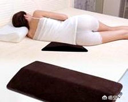 睡觉手垫在腰下补肾，仰睡，腰下垫个小枕头对治疗腰突有用吗？