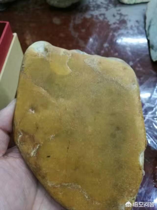 翡翠赌石看皮壳技巧,如何透过翡翠原石的表皮看透原石的内在？