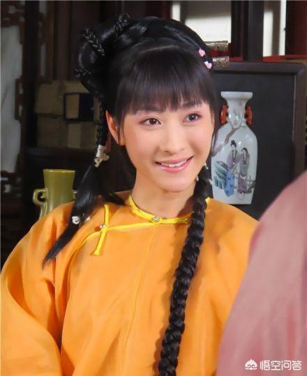 甄嬛传中，安陵容和甄嬛的哥哥有什么样的瓜葛，对于故事发展有什么影响？