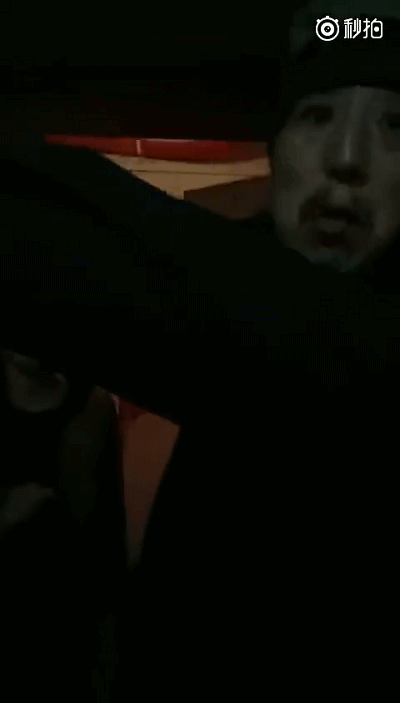 大连单身微信群:大连单身小姑娘未让楼下大叔进屋查看漏水情况起争执，你怎么看？
