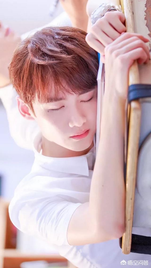 头条问答 有没有白色手机高清壁纸 贩卖人间星辰的回答 0赞