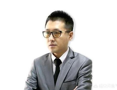 三个人合伙做生意,一个人懂技术,另外两个人懂市场,怎么分股权？